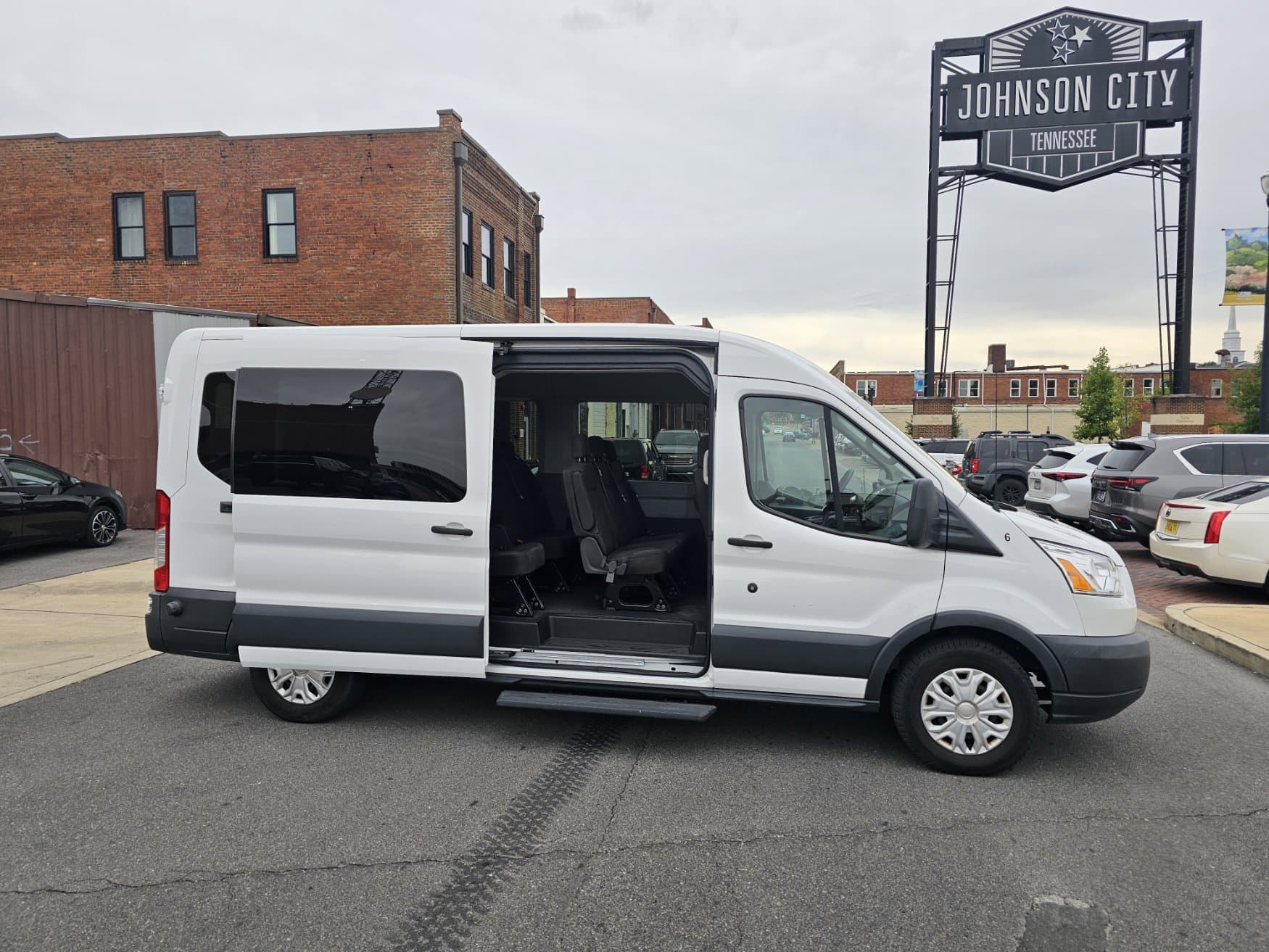 Ford Transit Medium Roof Cloth Seats - 15 Passenger