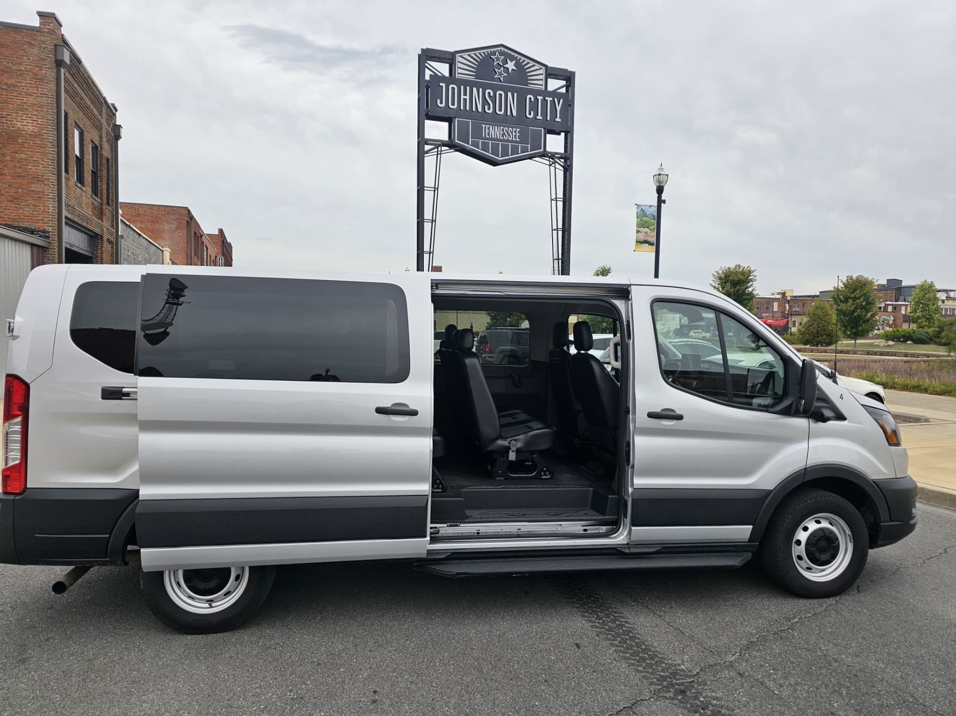Ford Transit Low Roof Vinyl Seats 15 Passenger