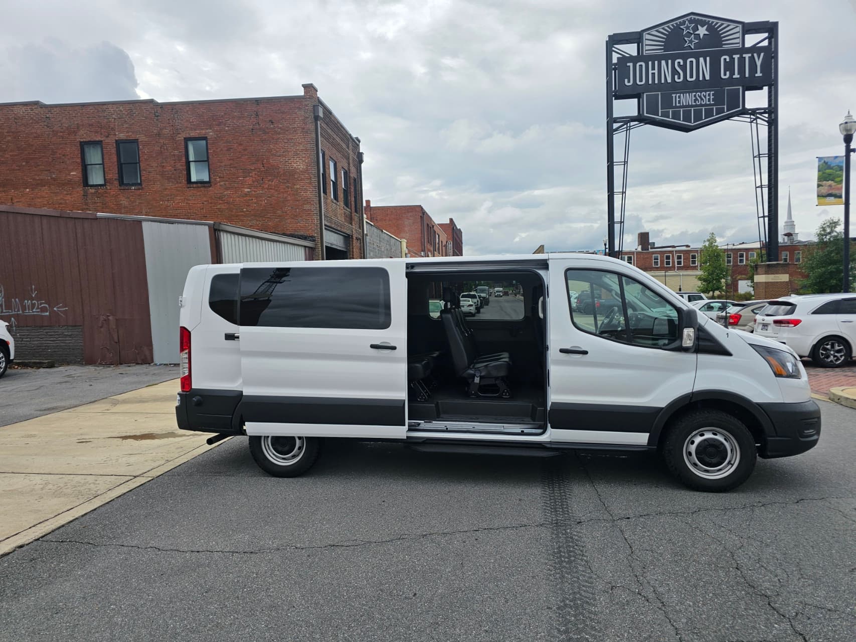 Ford Transit Low Roof Vinyl Seats 12 Passenger