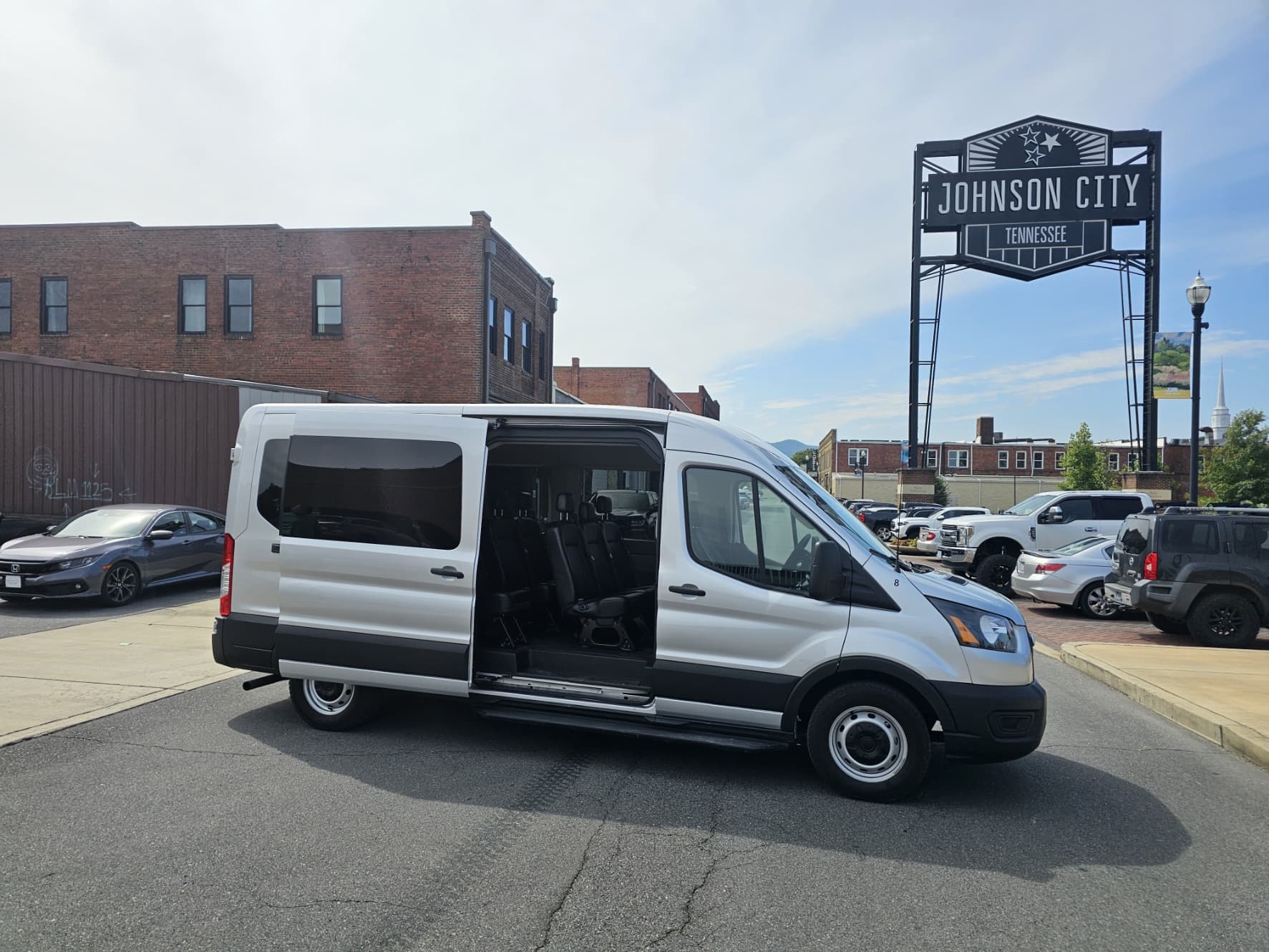 Ford Transit Medium Roof Vinyl Seats 15 Passenger