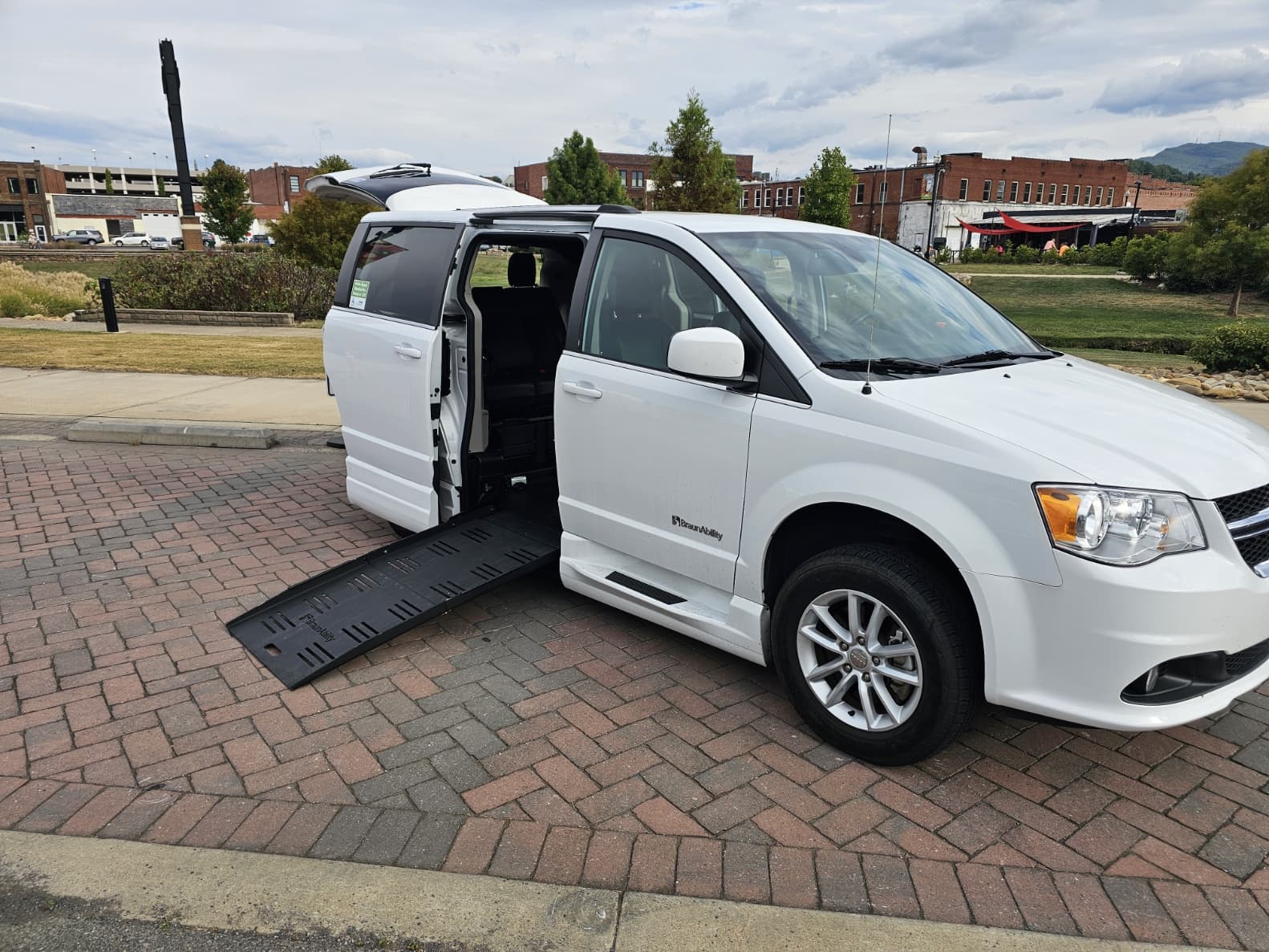 Dodge Caravan - Wheelchair Accessible 5 Passenger